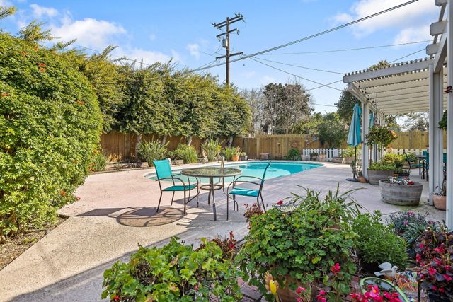 610 S Whitney Street, Visalia, CA 93277