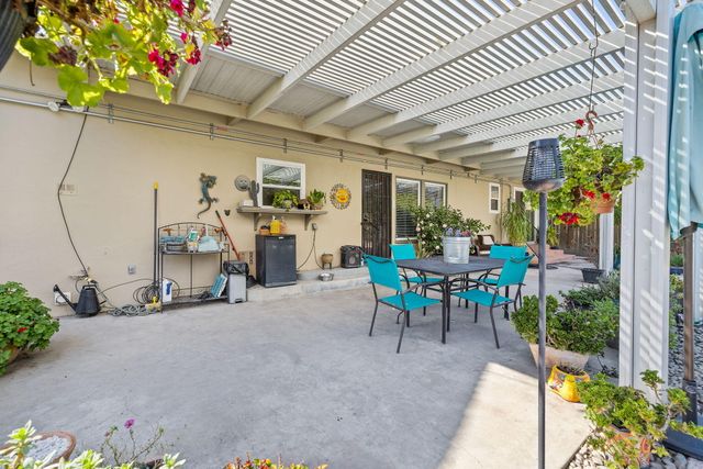 610 S Whitney Street, Visalia, CA 93277