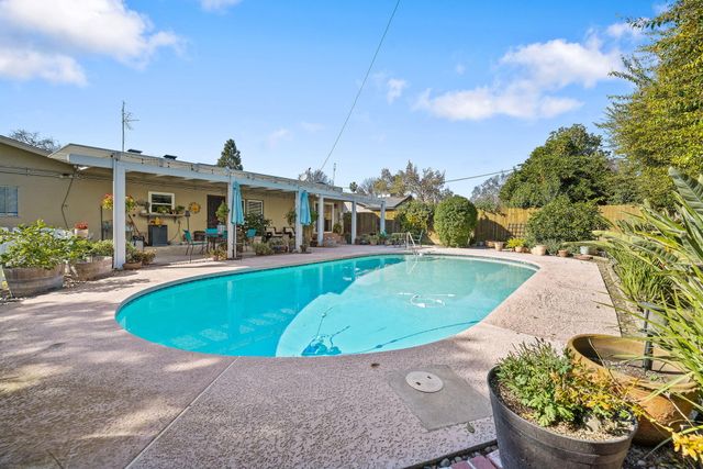 610 S Whitney Street, Visalia, CA 93277