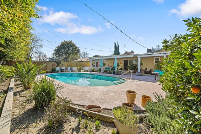 610 S Whitney Street, Visalia, CA 93277