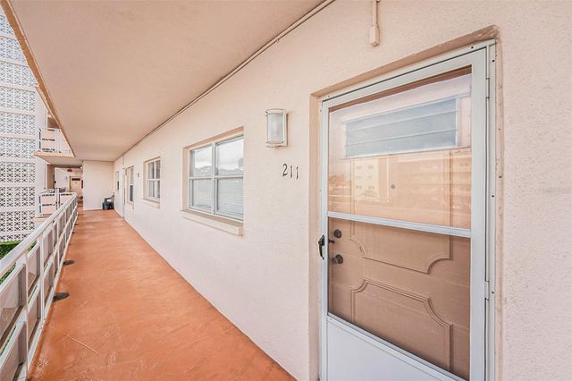 5623 80TH STREET N 211, St Petersburg, FL 33709