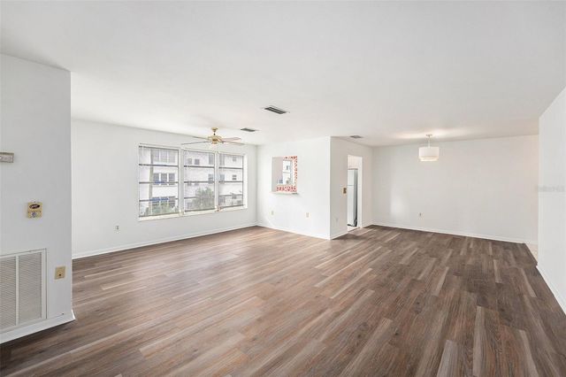 5623 80TH STREET N 211, St Petersburg, FL 33709