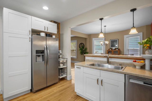 182 Dixon Street, Madison, WI 53704