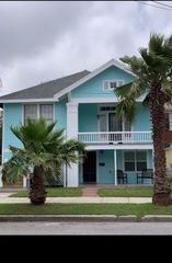 911 11th Street 2, Galveston, TX 77550