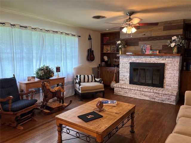 9264 Fm-1728, Boling, TX 77420