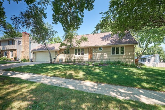 2435 Viking Court NW, Rochester, MN 55901