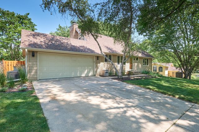 2435 Viking Court NW, Rochester, MN 55901