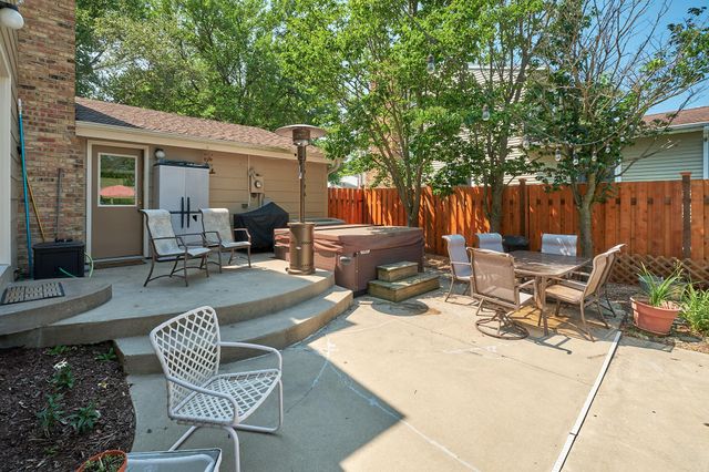 2435 Viking Court NW, Rochester, MN 55901