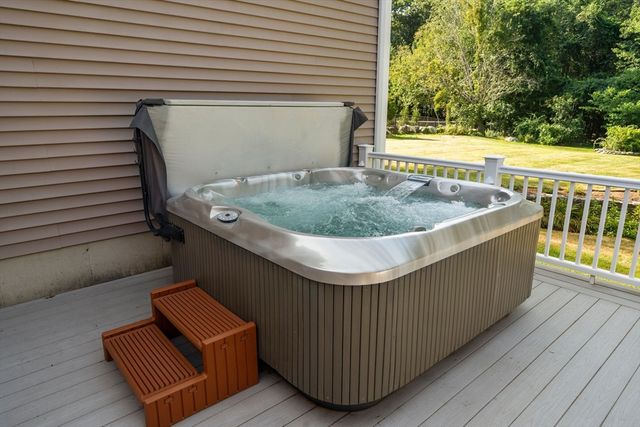 240 Country Hill Dr, Dighton, MA 02764
