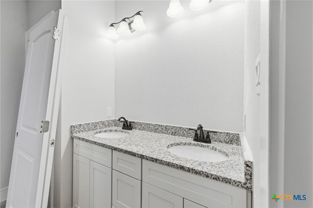 203 Turnberry Drive, La Vernia, TX 78121