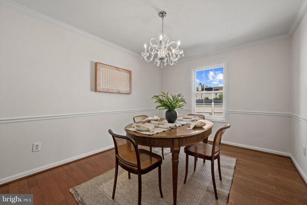 Image 11 of property listing at 5 BEN WOODS CT, Baltimore, MD 21228