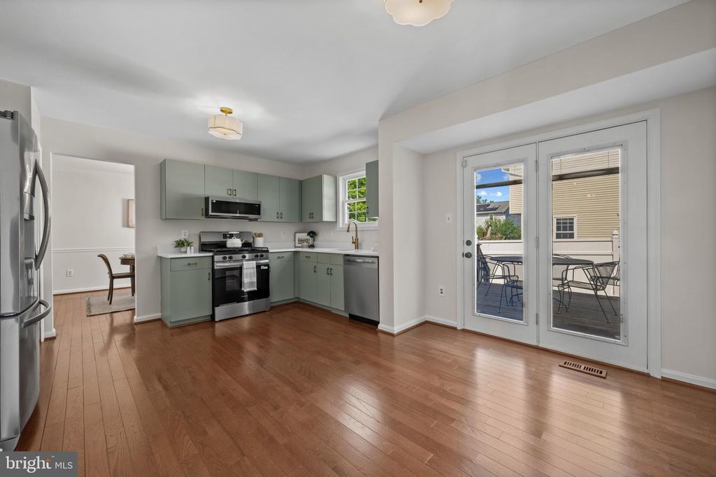 Image 17 of property listing at 5 BEN WOODS CT, Baltimore, MD 21228
