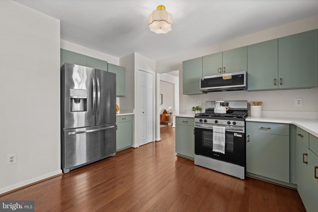Image 18 of property listing at 5 BEN WOODS CT, Baltimore, MD 21228