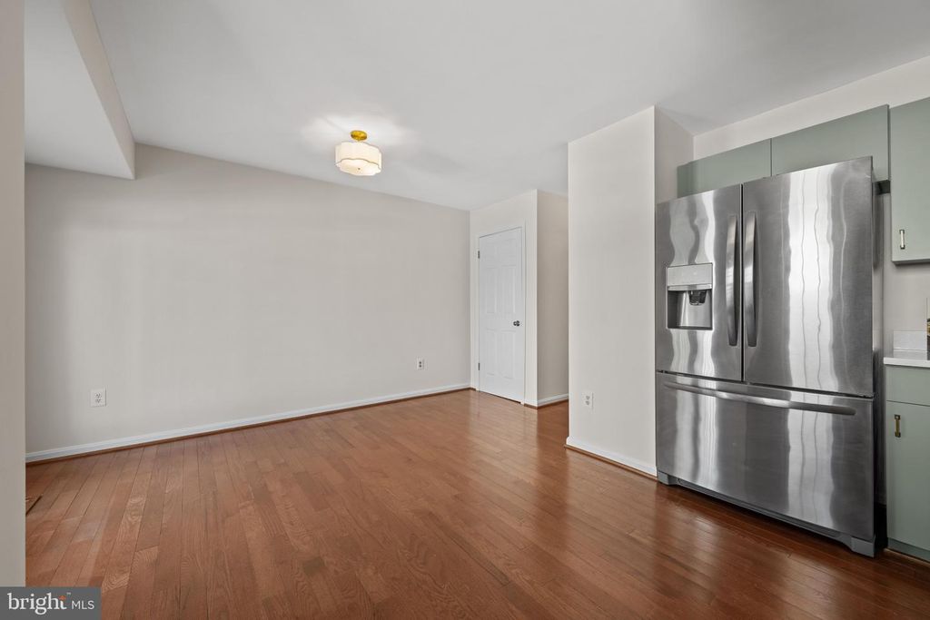 Image 21 of property listing at 5 BEN WOODS CT, Baltimore, MD 21228