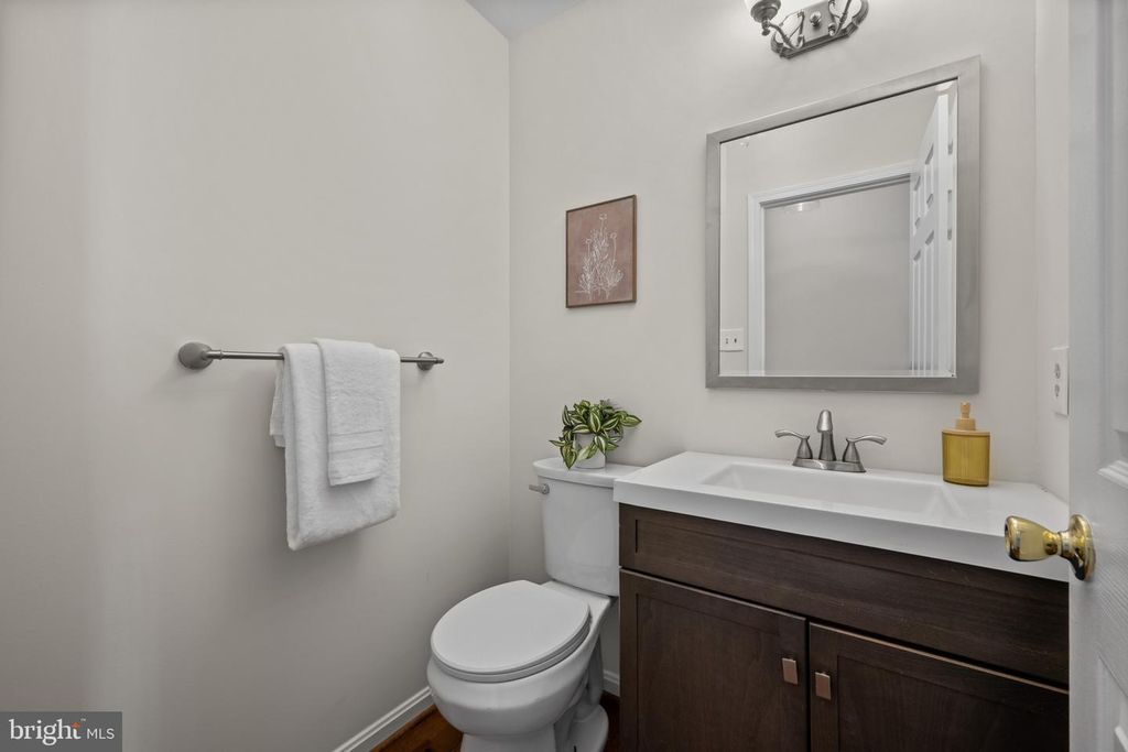 Image 22 of property listing at 5 BEN WOODS CT, Baltimore, MD 21228