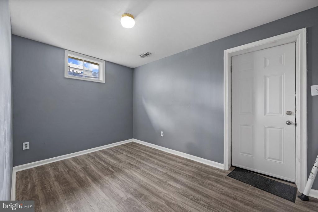 Image 37 of property listing at 5 BEN WOODS CT, Baltimore, MD 21228