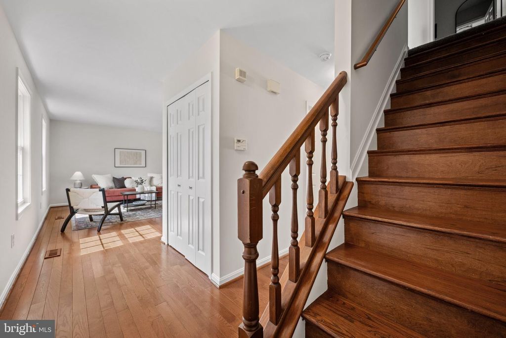 Image 4 of property listing at 5 BEN WOODS CT, Baltimore, MD 21228
