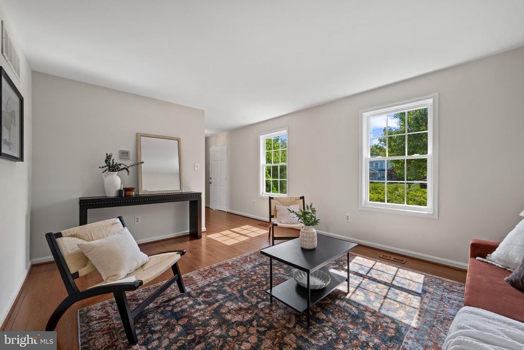 Image 9 of property listing at 5 BEN WOODS CT, Baltimore, MD 21228