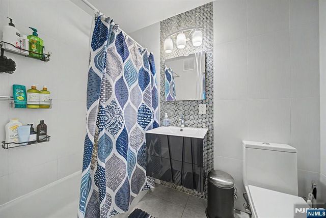 2000 Linwood Avenue 12N, Fort Lee, NJ 07024