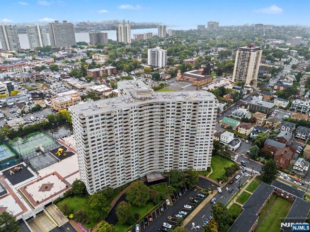 2000 Linwood Avenue 12N, Fort Lee, NJ 07024