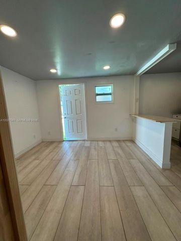 1090 W 60th Street 1, Hialeah, FL 33012