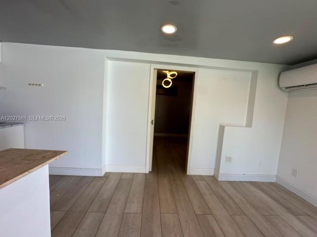 1090 W 60th Street 1, Hialeah, FL 33012