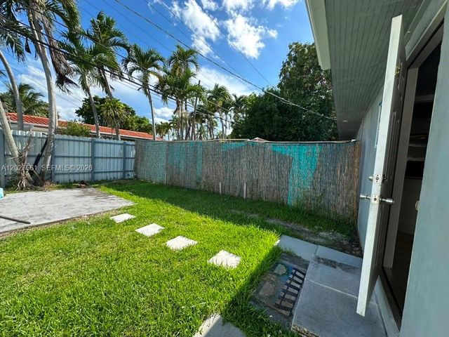 1090 W 60th Street 1, Hialeah, FL 33012
