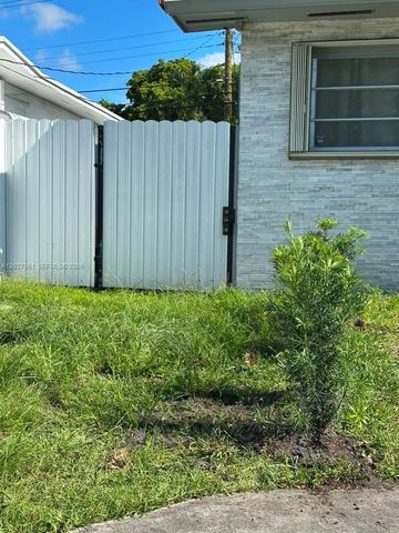 1090 W 60th Street 1, Hialeah, FL 33012