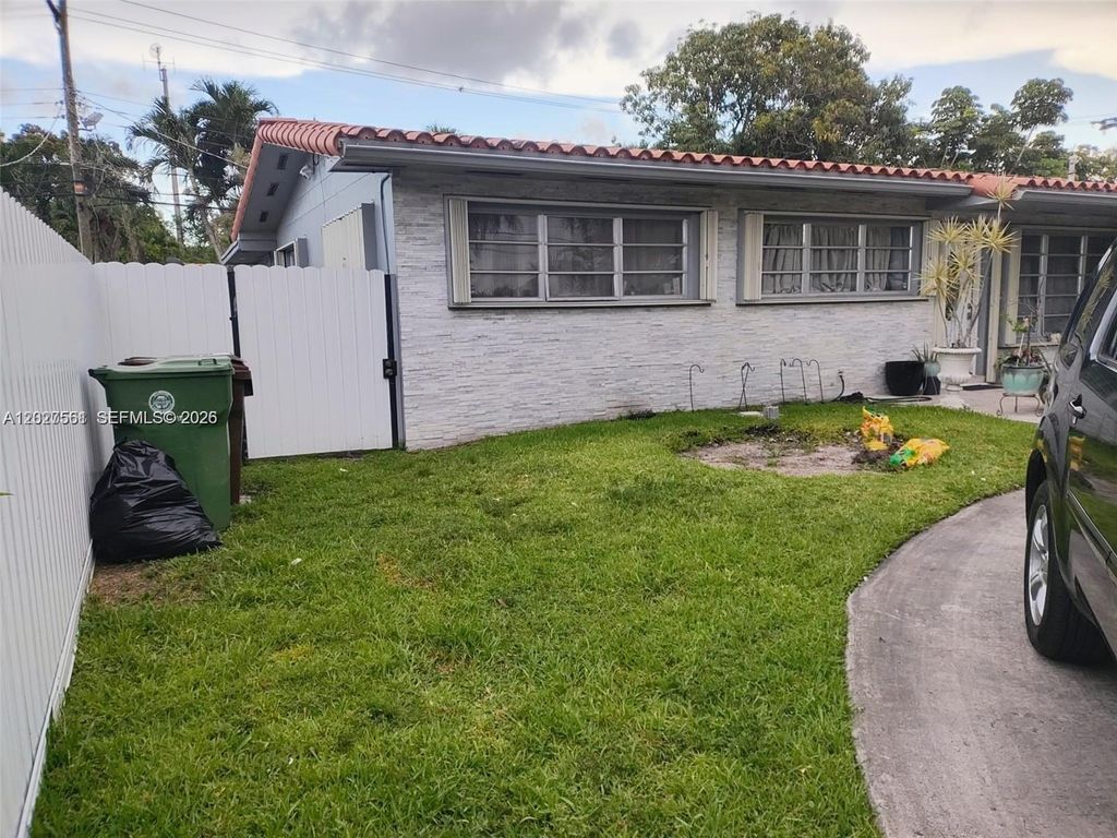 1090 W 60th Street 1, Hialeah, FL 33012