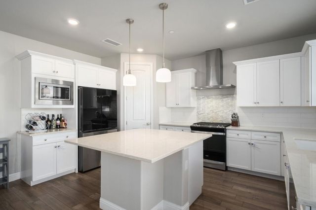 1530 E Via Lupino Drive, Fresno, CA 93730