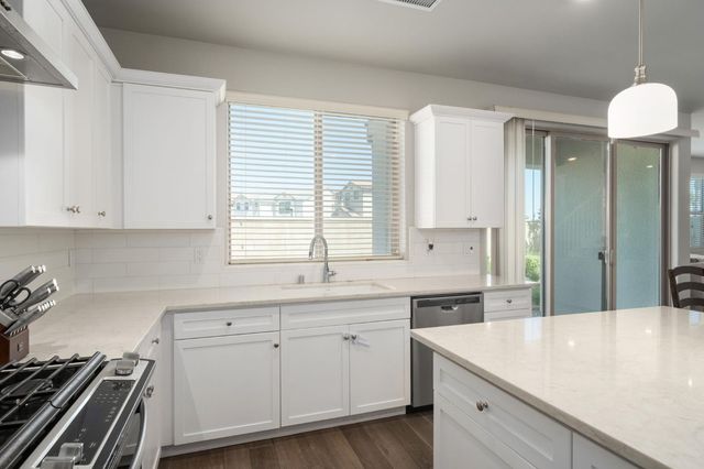 1530 E Via Lupino Drive, Fresno, CA 93730