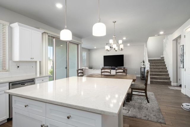 1530 E Via Lupino Drive, Fresno, CA 93730