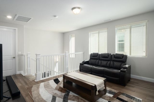 1530 E Via Lupino Drive, Fresno, CA 93730