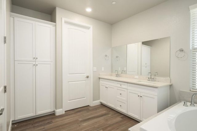 1530 E Via Lupino Drive, Fresno, CA 93730