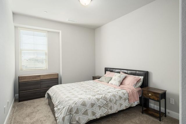 1530 E Via Lupino Drive, Fresno, CA 93730