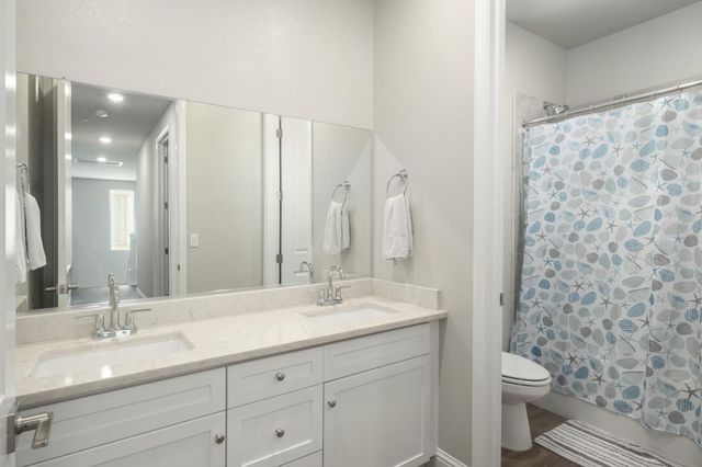 1530 E Via Lupino Drive, Fresno, CA 93730