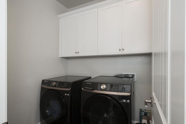 1530 E Via Lupino Drive, Fresno, CA 93730