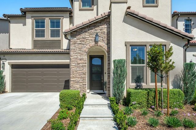 1530 E Via Lupino Drive, Fresno, CA 93730