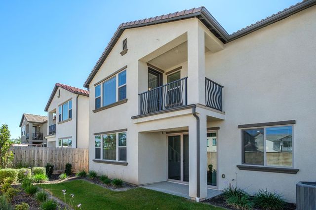 1530 E Via Lupino Drive, Fresno, CA 93730