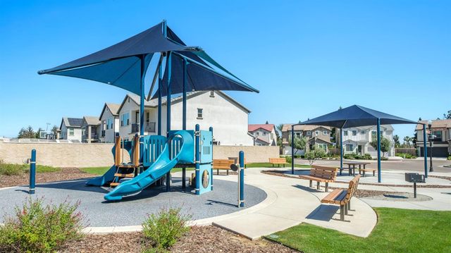 1530 E Via Lupino Drive, Fresno, CA 93730