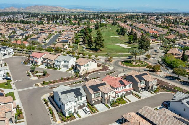 1530 E Via Lupino Drive, Fresno, CA 93730