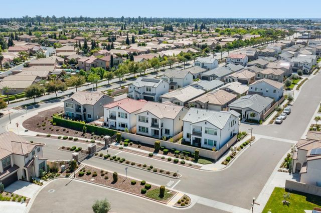 1530 E Via Lupino Drive, Fresno, CA 93730