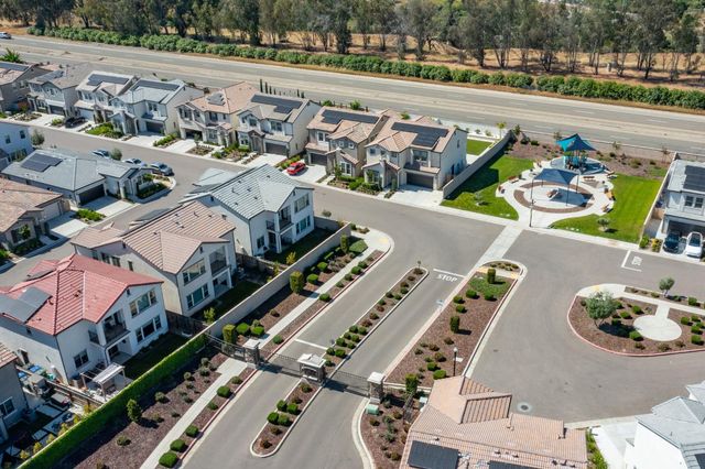 1530 E Via Lupino Drive, Fresno, CA 93730