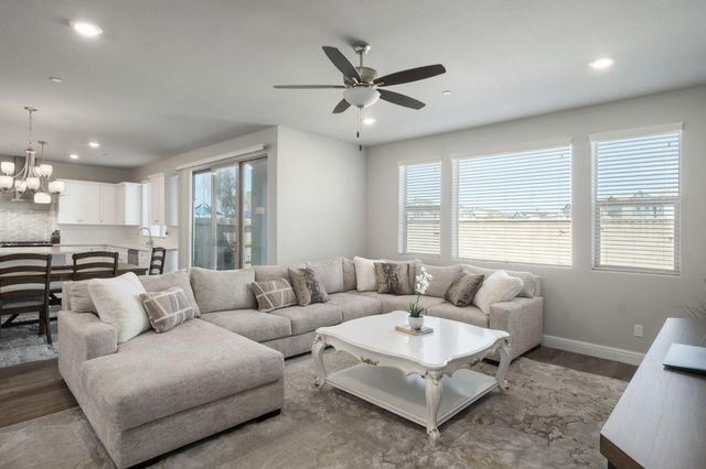 1530 E Via Lupino Drive, Fresno, CA 93730