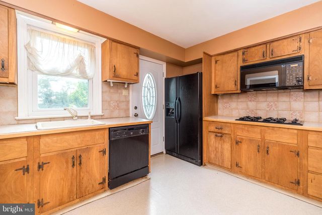 125 N BETHLEHEM PIKE, Fort Washington, PA 19034
