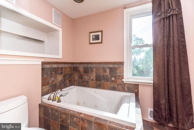 125 N BETHLEHEM PIKE, Fort Washington, PA 19034