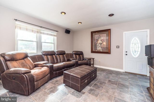 125 N BETHLEHEM PIKE, Fort Washington, PA 19034