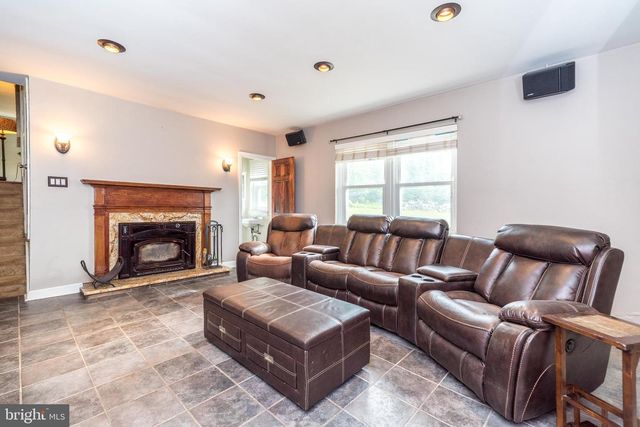 125 N BETHLEHEM PIKE, Fort Washington, PA 19034