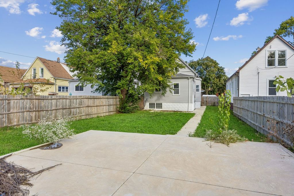 10220 S Indiana Avenue, Chicago, IL 60628 — photo 2