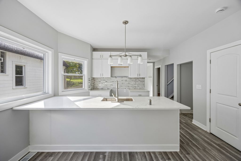 10220 S Indiana Avenue, Chicago, IL 60628 — photo 4